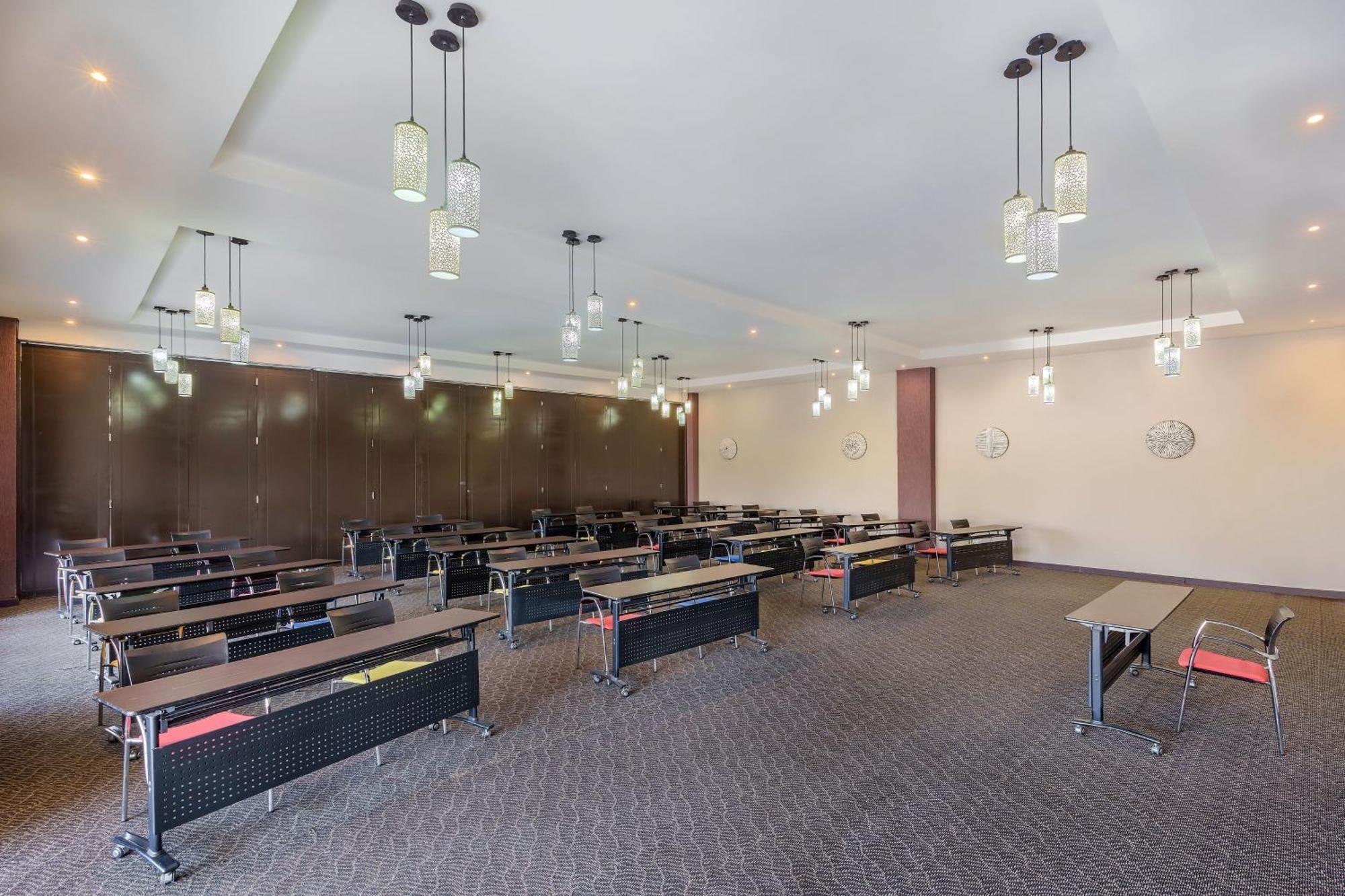 Protea Hotel By Marriott Ndola Bagian luar foto