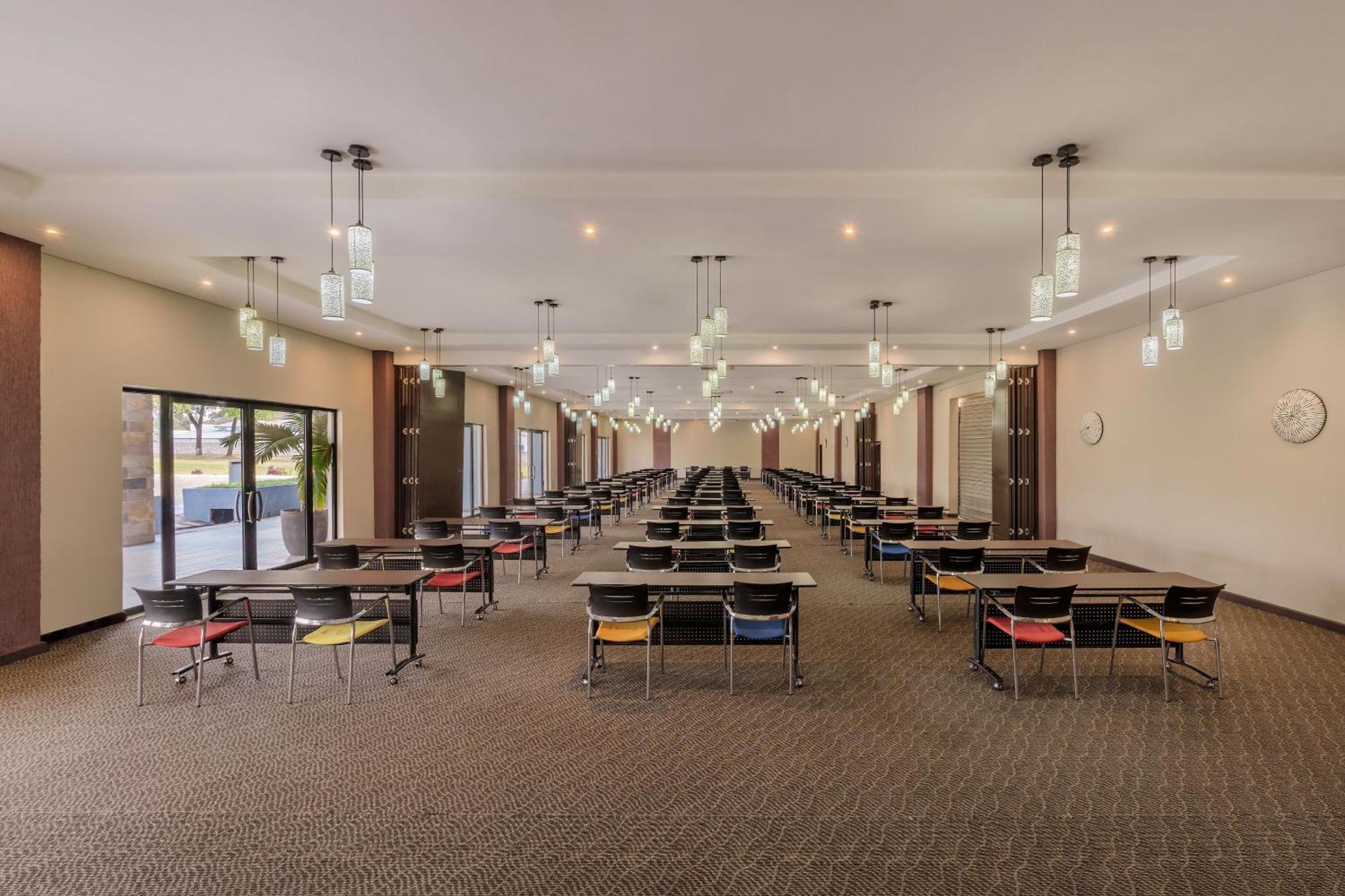 Protea Hotel By Marriott Ndola Bagian luar foto