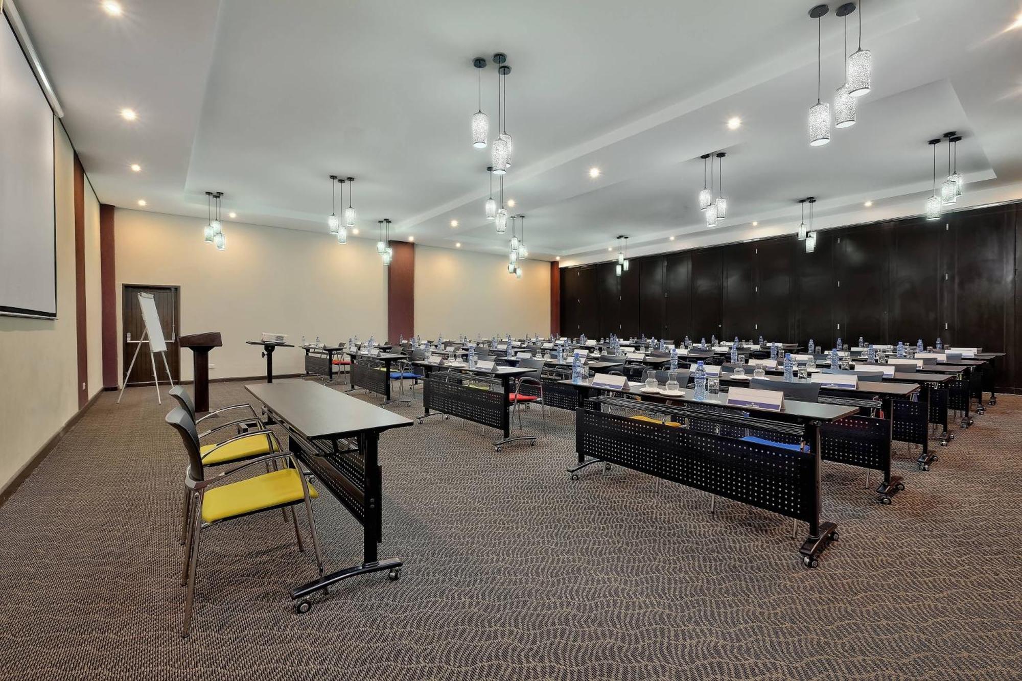 Protea Hotel By Marriott Ndola Bagian luar foto