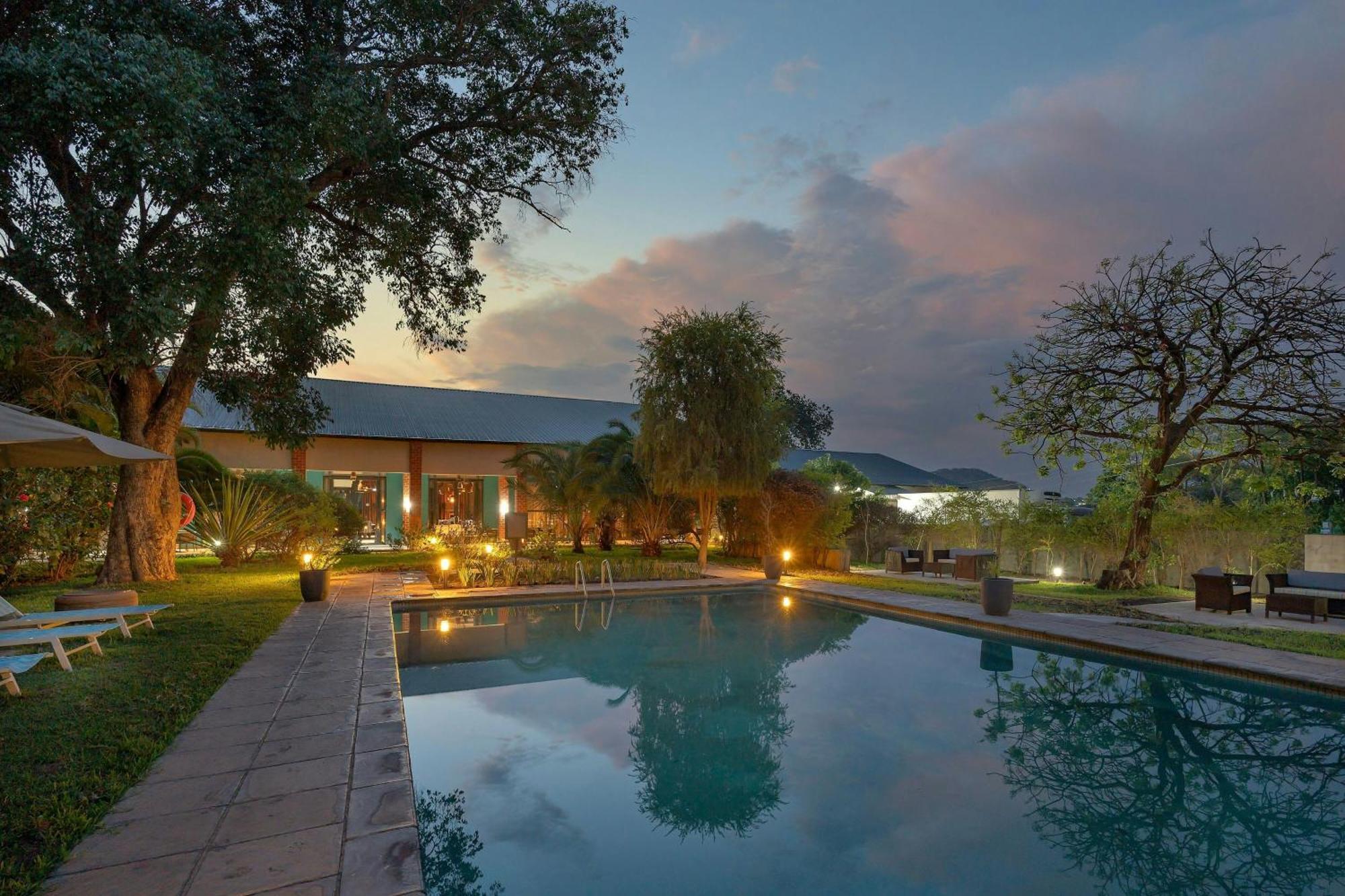 Protea Hotel By Marriott Ndola Bagian luar foto