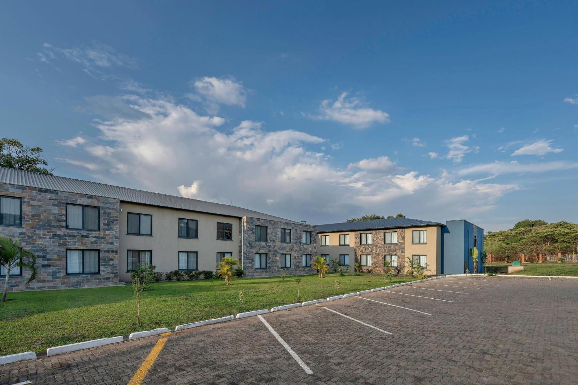 Protea Hotel By Marriott Ndola Bagian luar foto